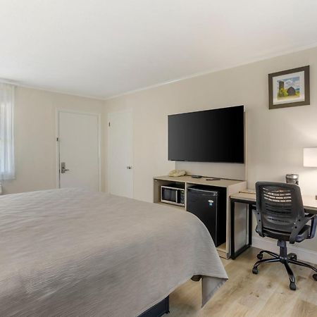 Quality Inn Smoketown  Екстериор снимка