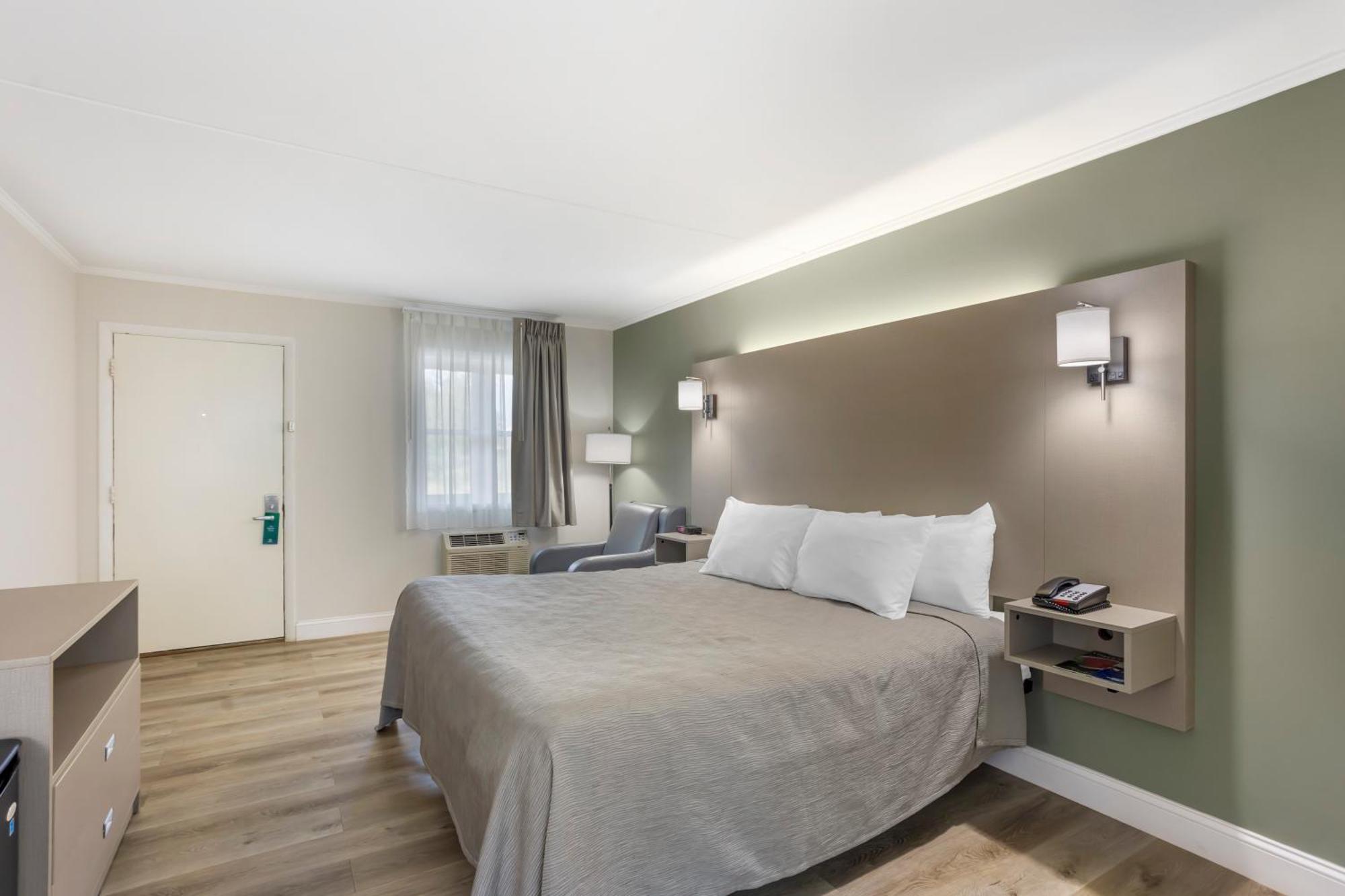 Quality Inn Smoketown  Екстериор снимка