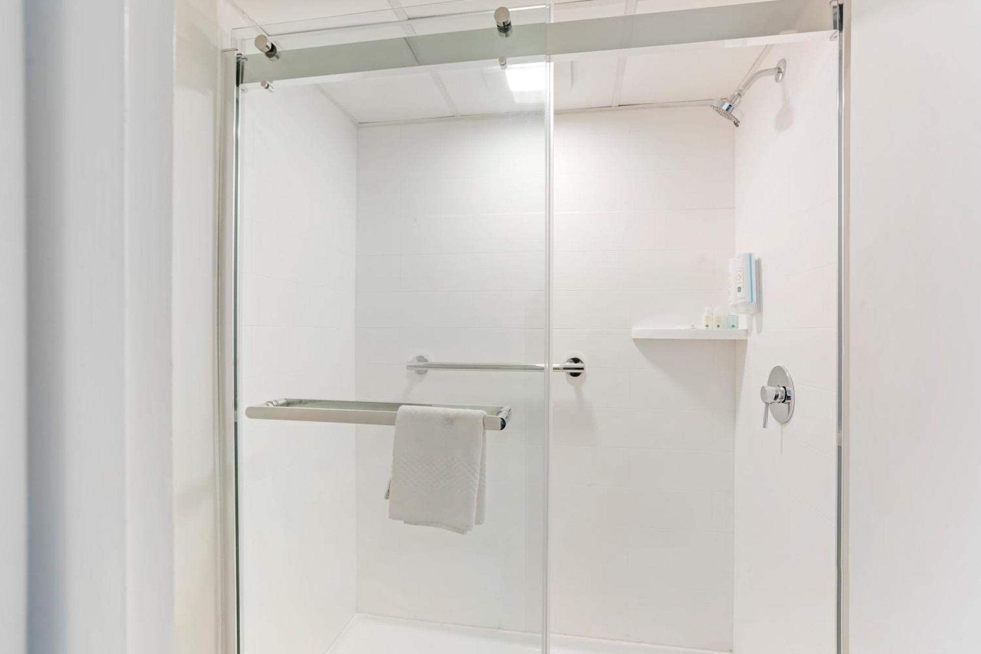 Quality Inn Smoketown  Екстериор снимка