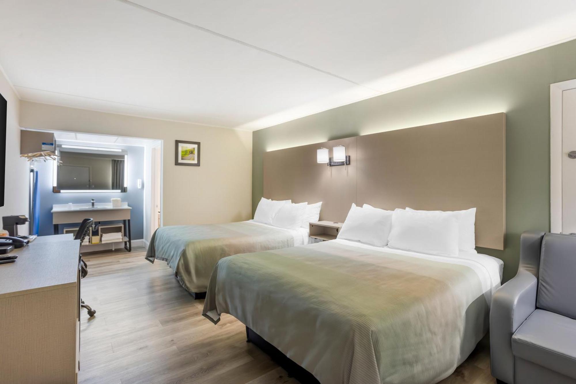 Quality Inn Smoketown  Екстериор снимка