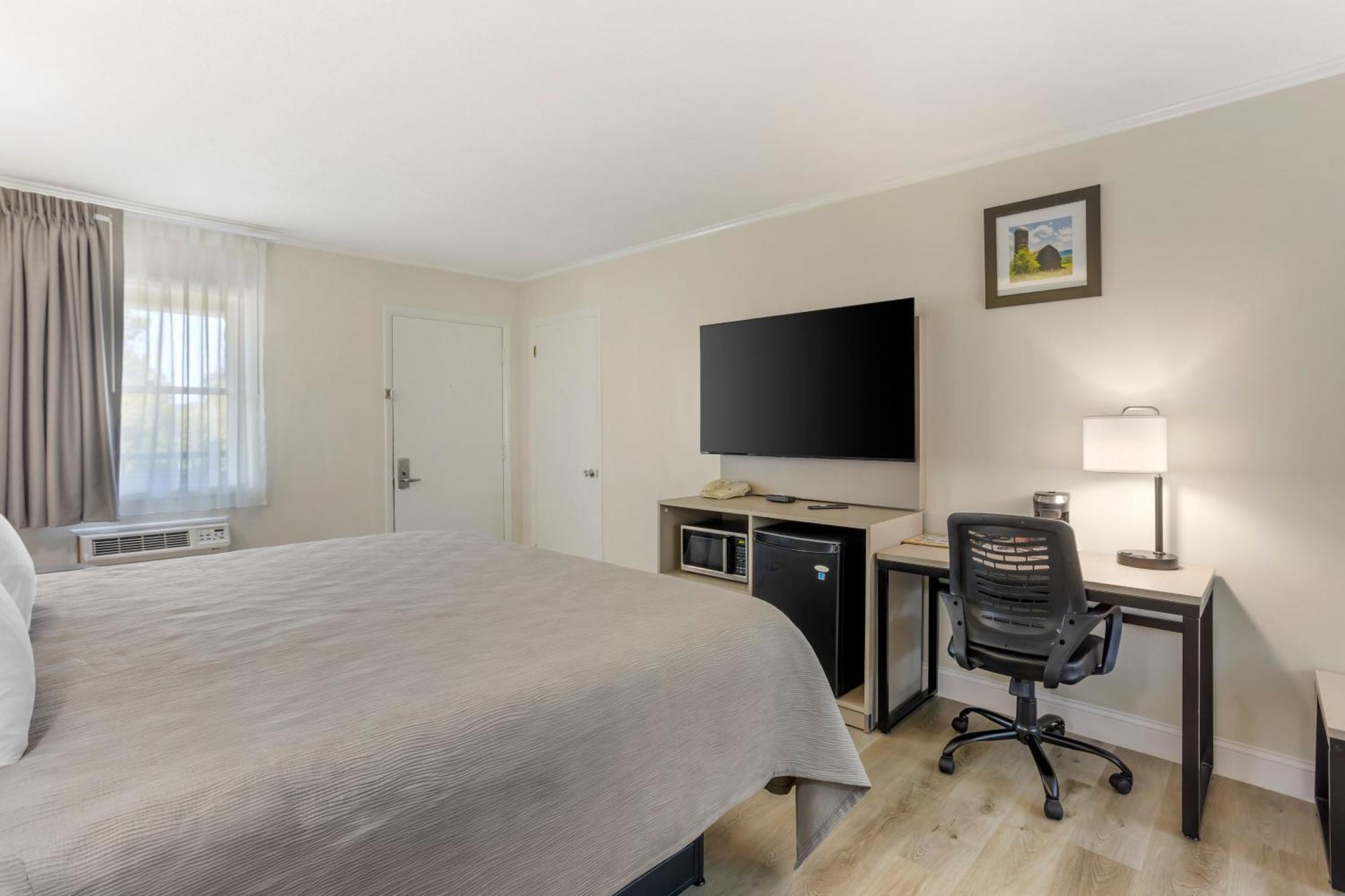 Quality Inn Smoketown  Екстериор снимка