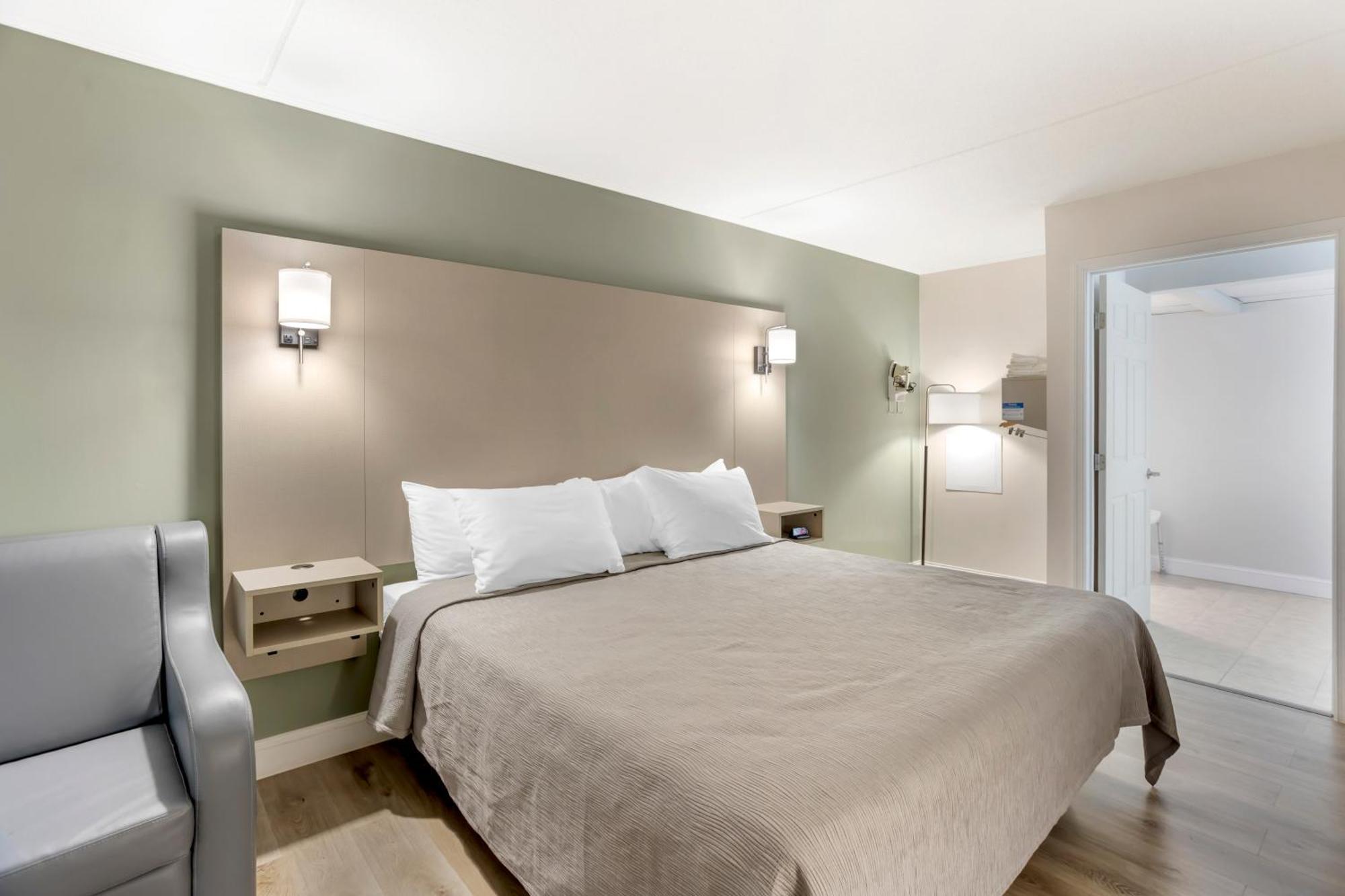 Quality Inn Smoketown  Екстериор снимка