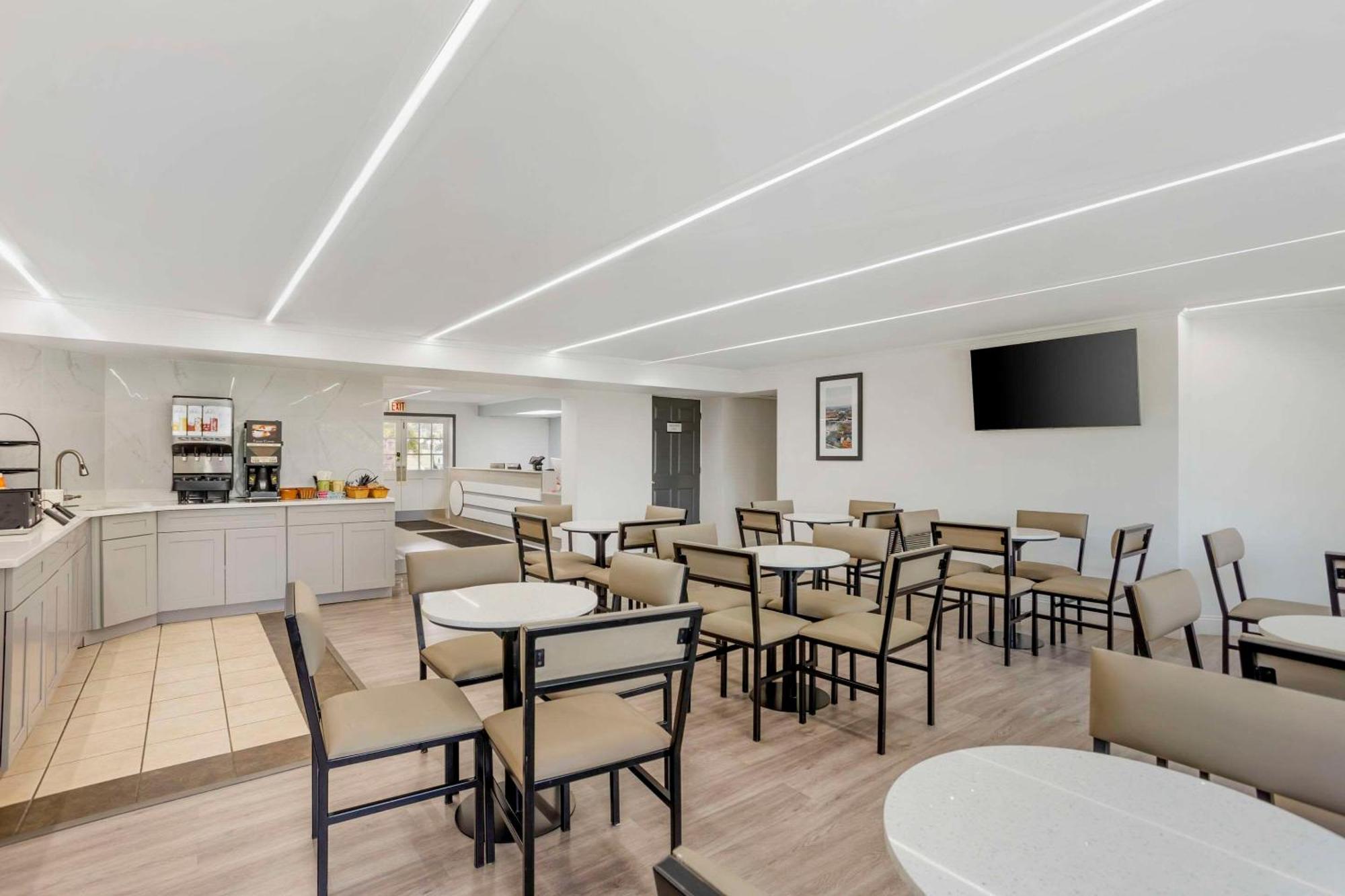 Quality Inn Smoketown  Екстериор снимка