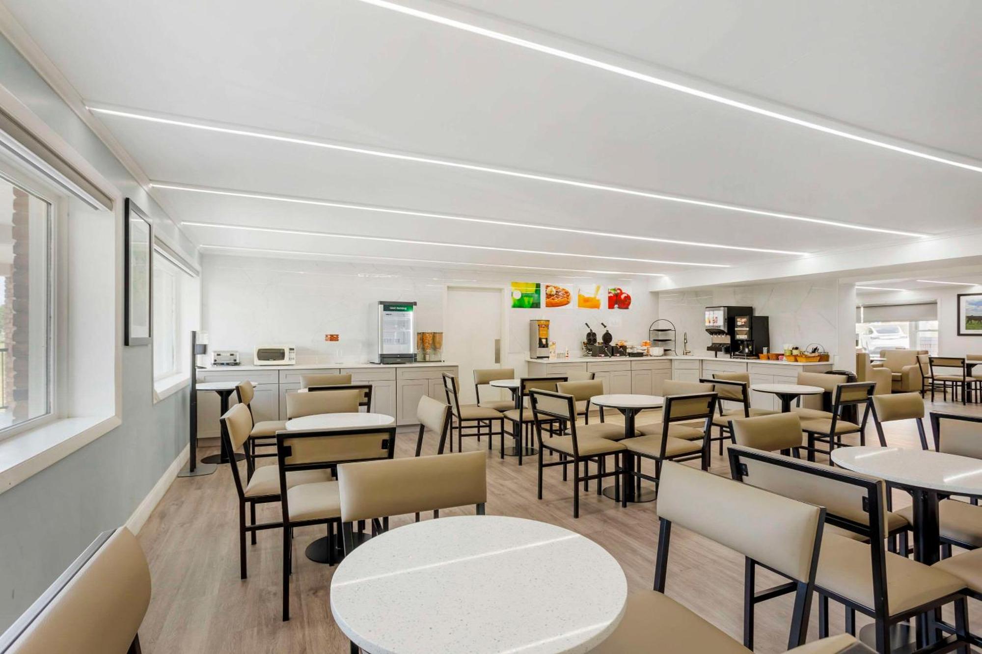Quality Inn Smoketown  Екстериор снимка