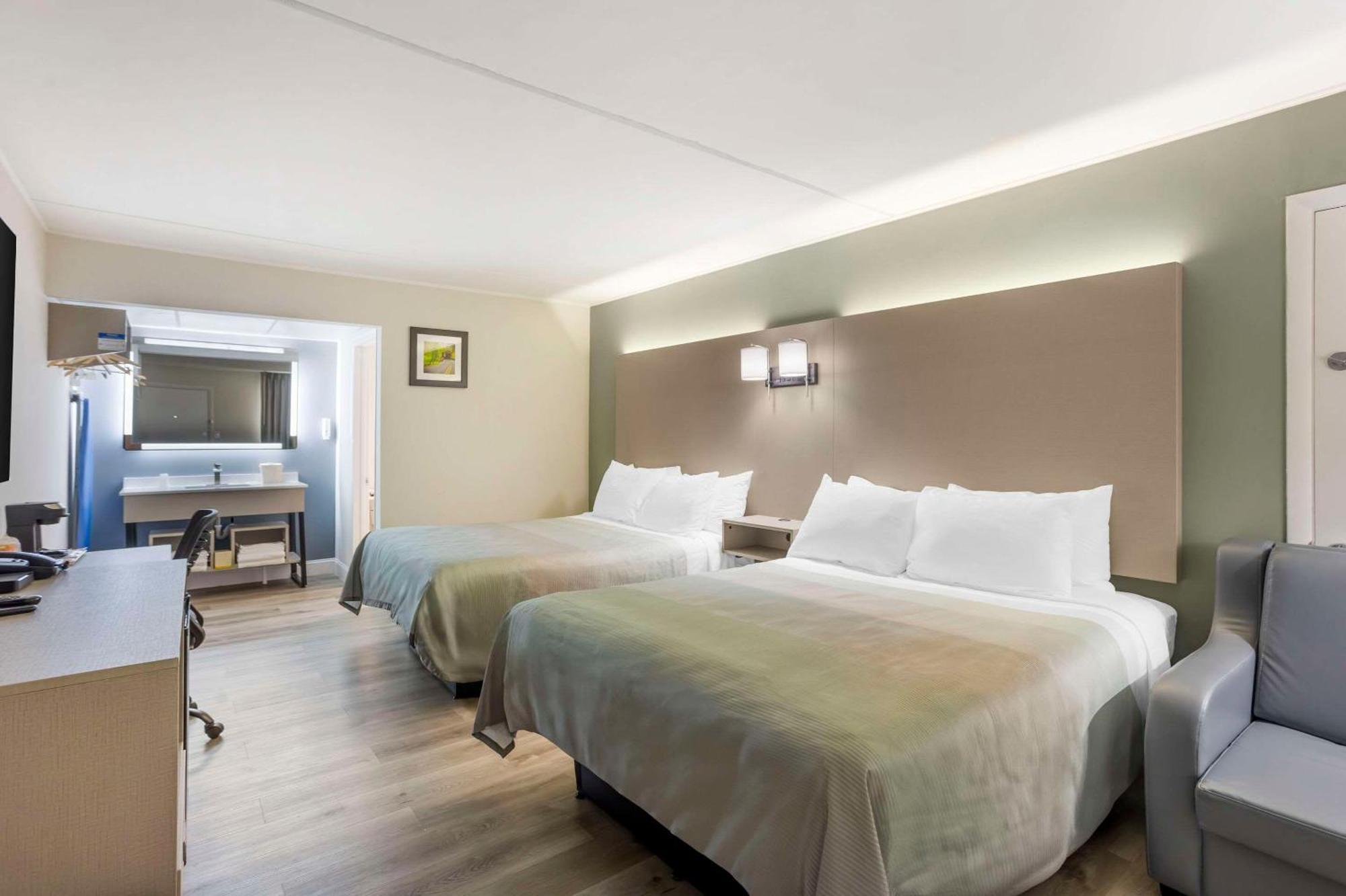 Quality Inn Smoketown  Екстериор снимка