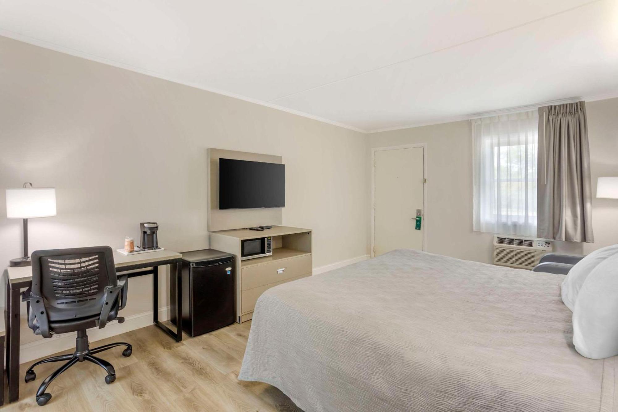 Quality Inn Smoketown  Екстериор снимка