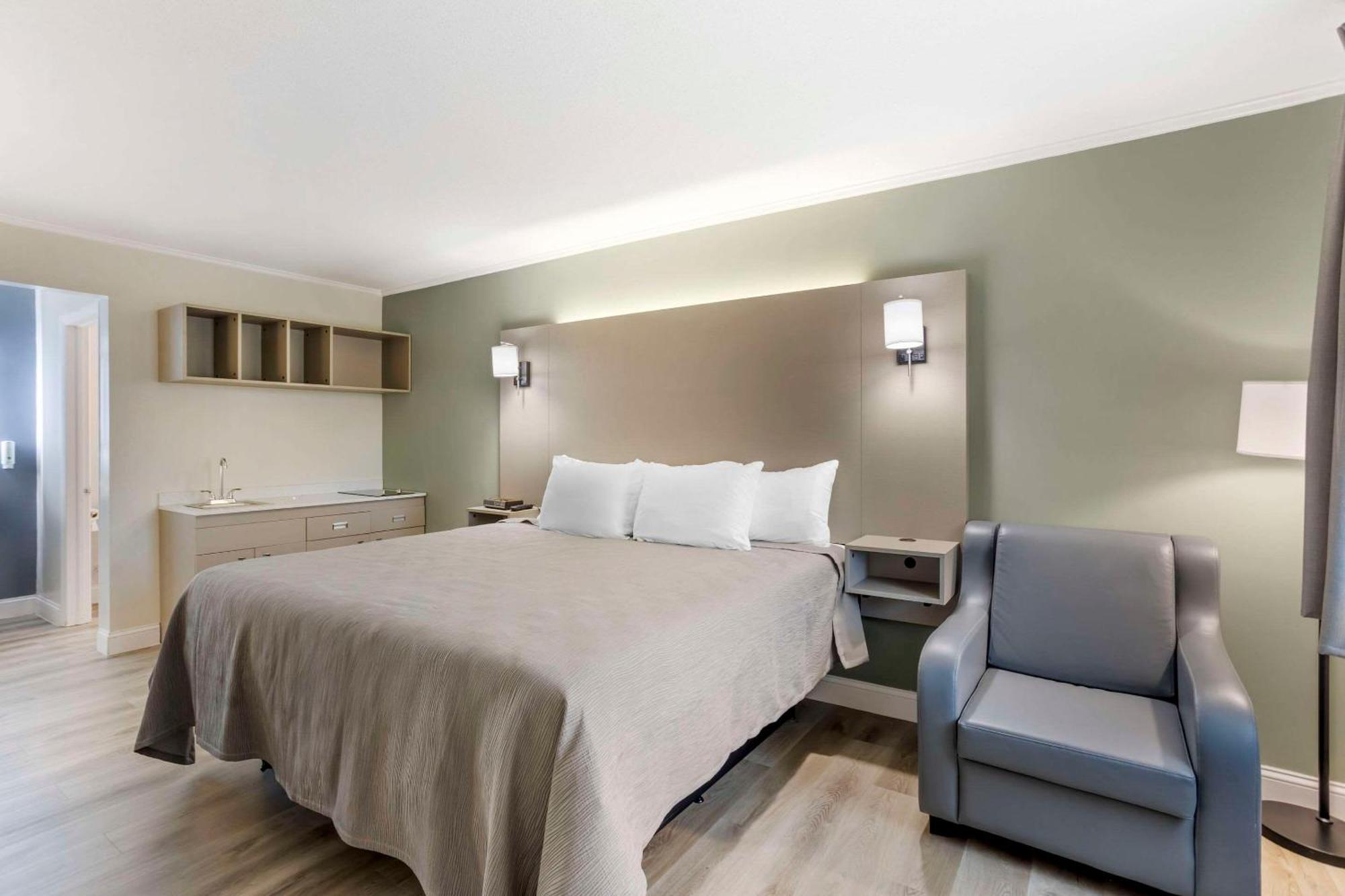 Quality Inn Smoketown  Екстериор снимка
